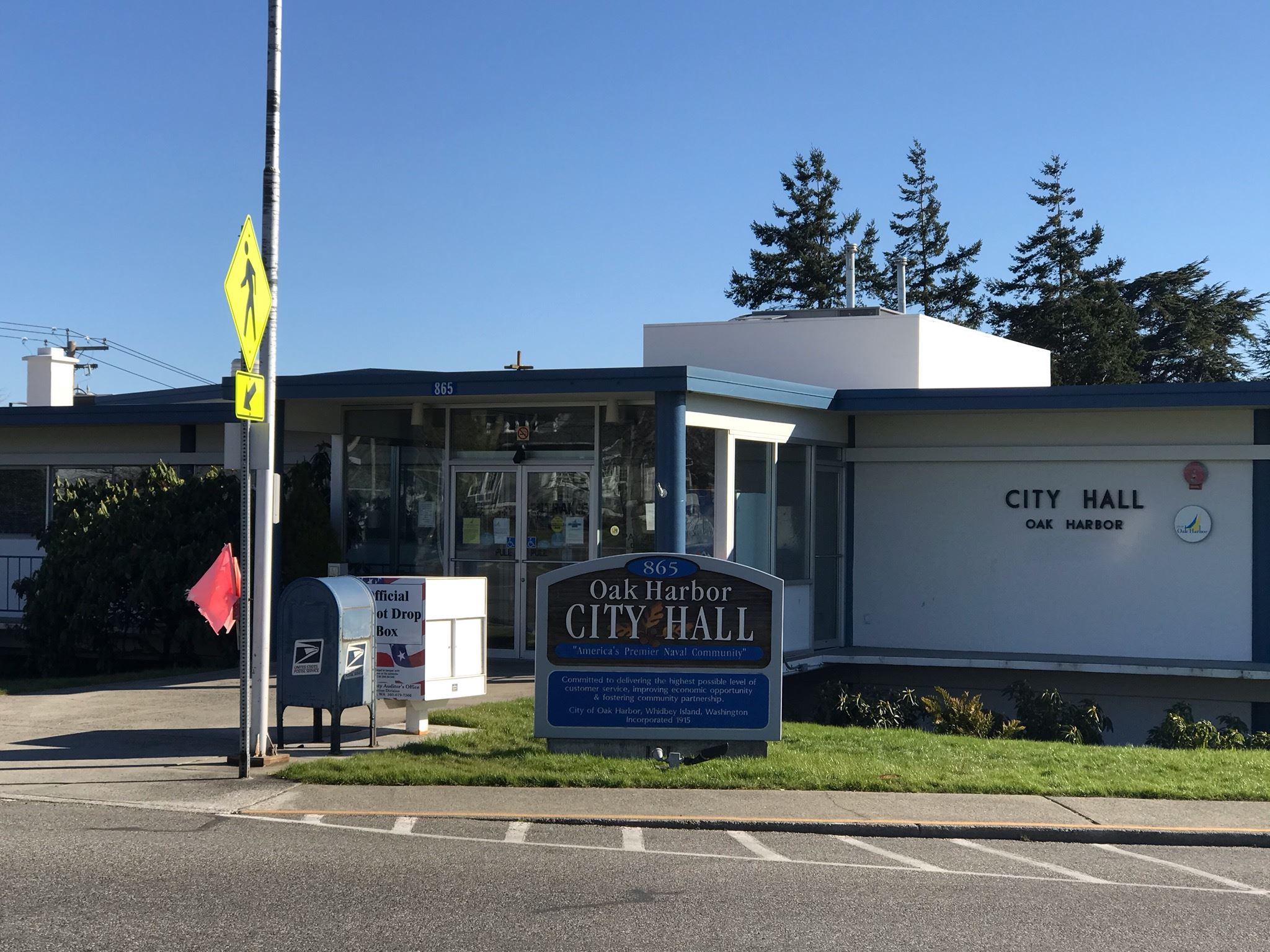Oak Harbor City Hall front entrance